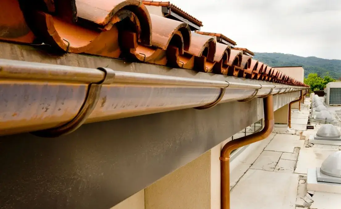 Roofer fixing a gutter roof.